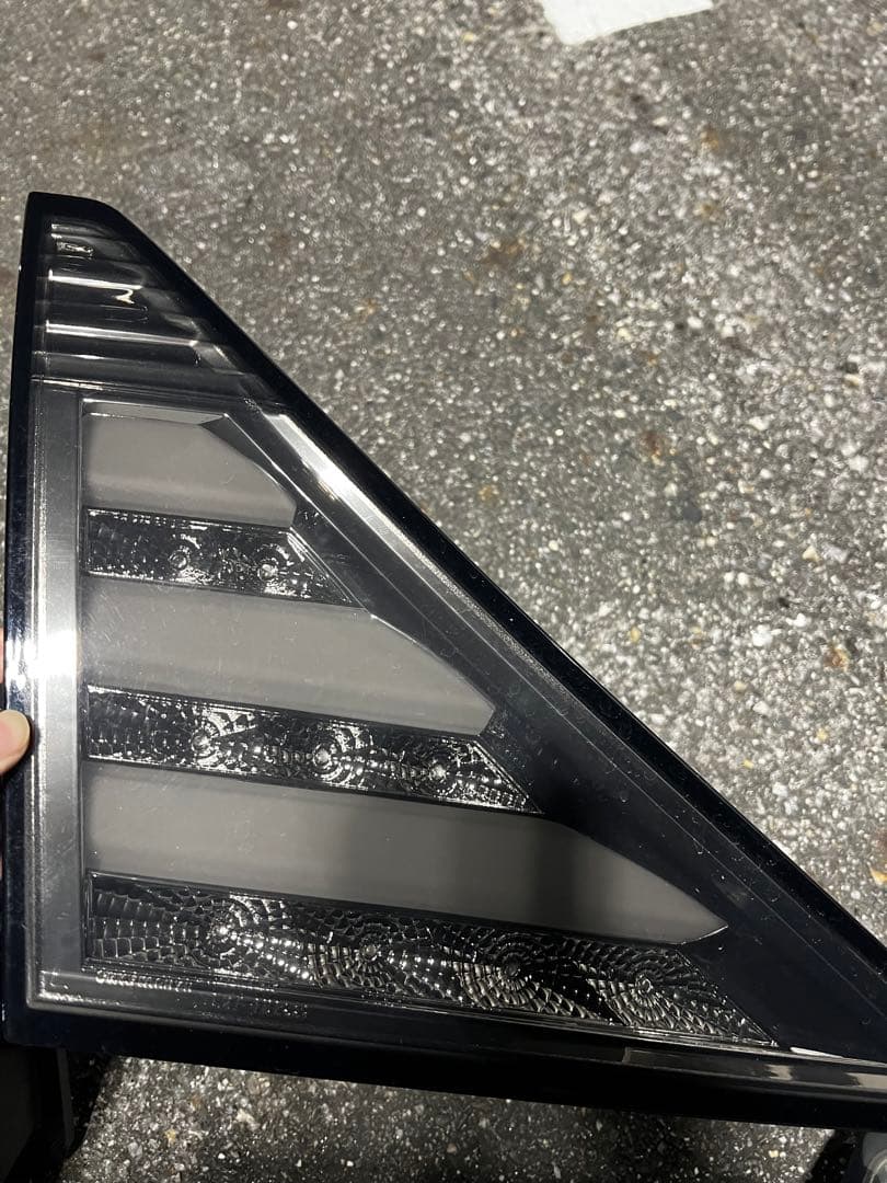 LEDテールランプ スモーク 4個セットアルファード20系