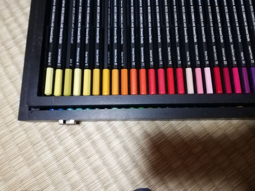 DERWENT ダーウェント スタジオ色鉛筆 72本セット 木製ケース入り