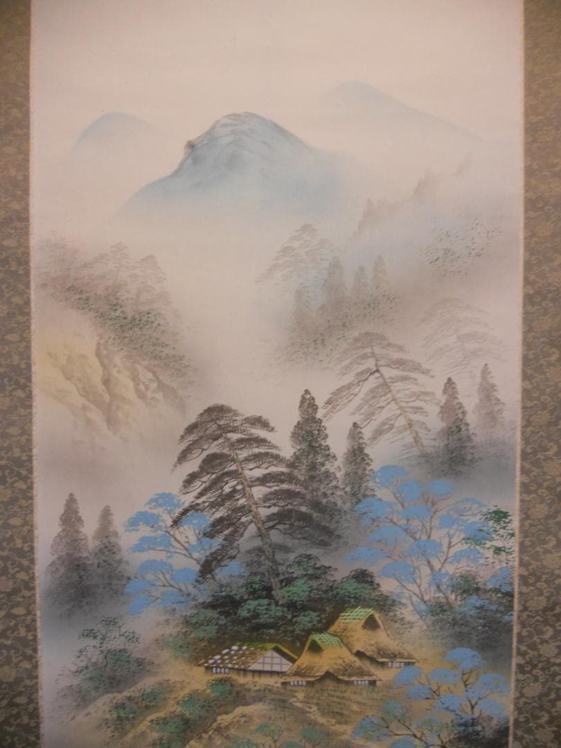 掛け軸 玉雲 招福山水 絹本 希少 軸装 茶道具 掛軸 です。