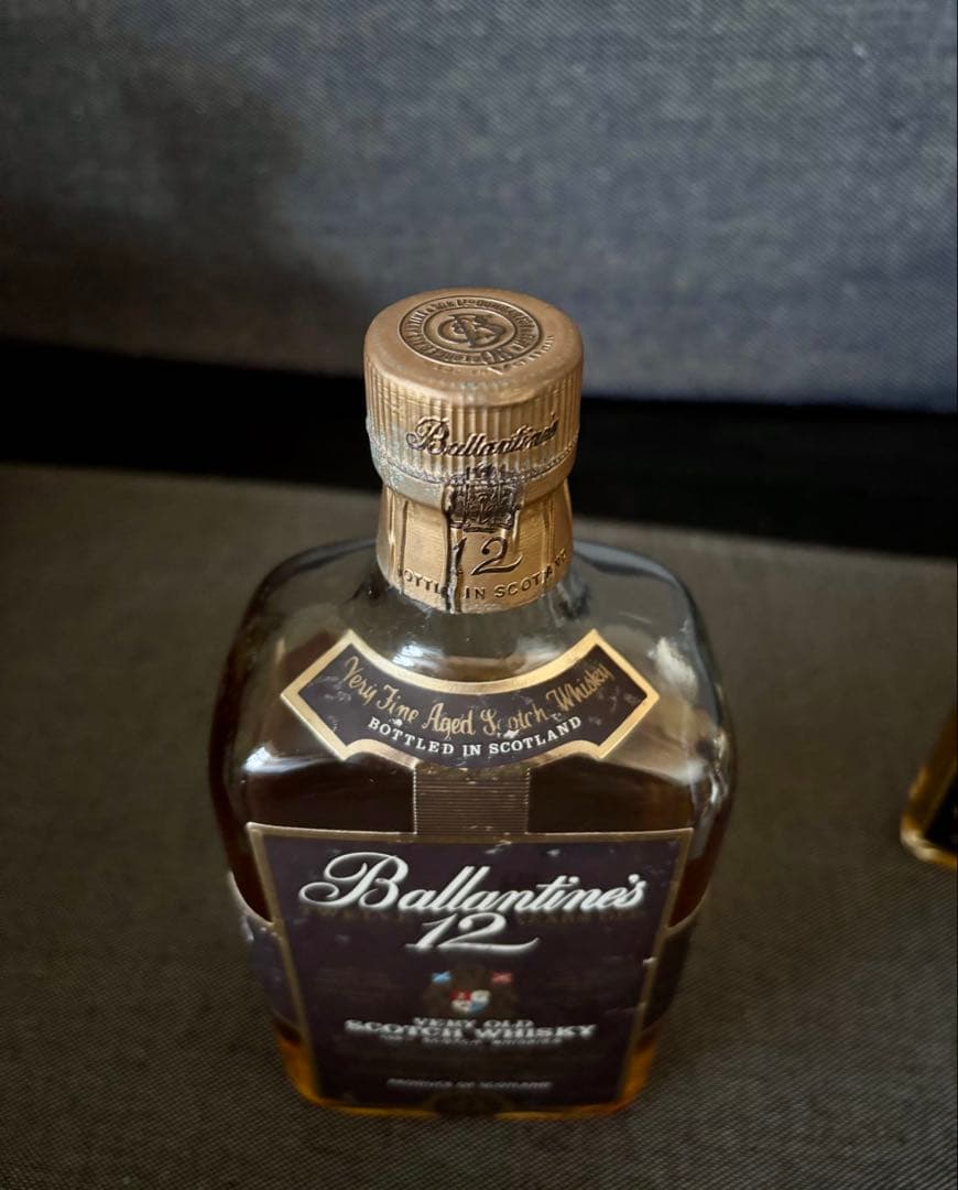 バランタイン12年　赤青紋章　裏面エンボス有り　1960年代　古酒　未開封