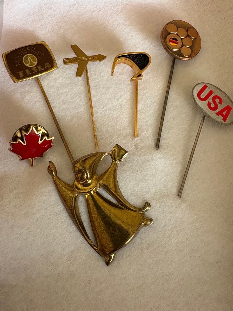 昭和レトロ　expo70 外国パビリオン　記念バッチ　ビンテージ　大阪万博　レア