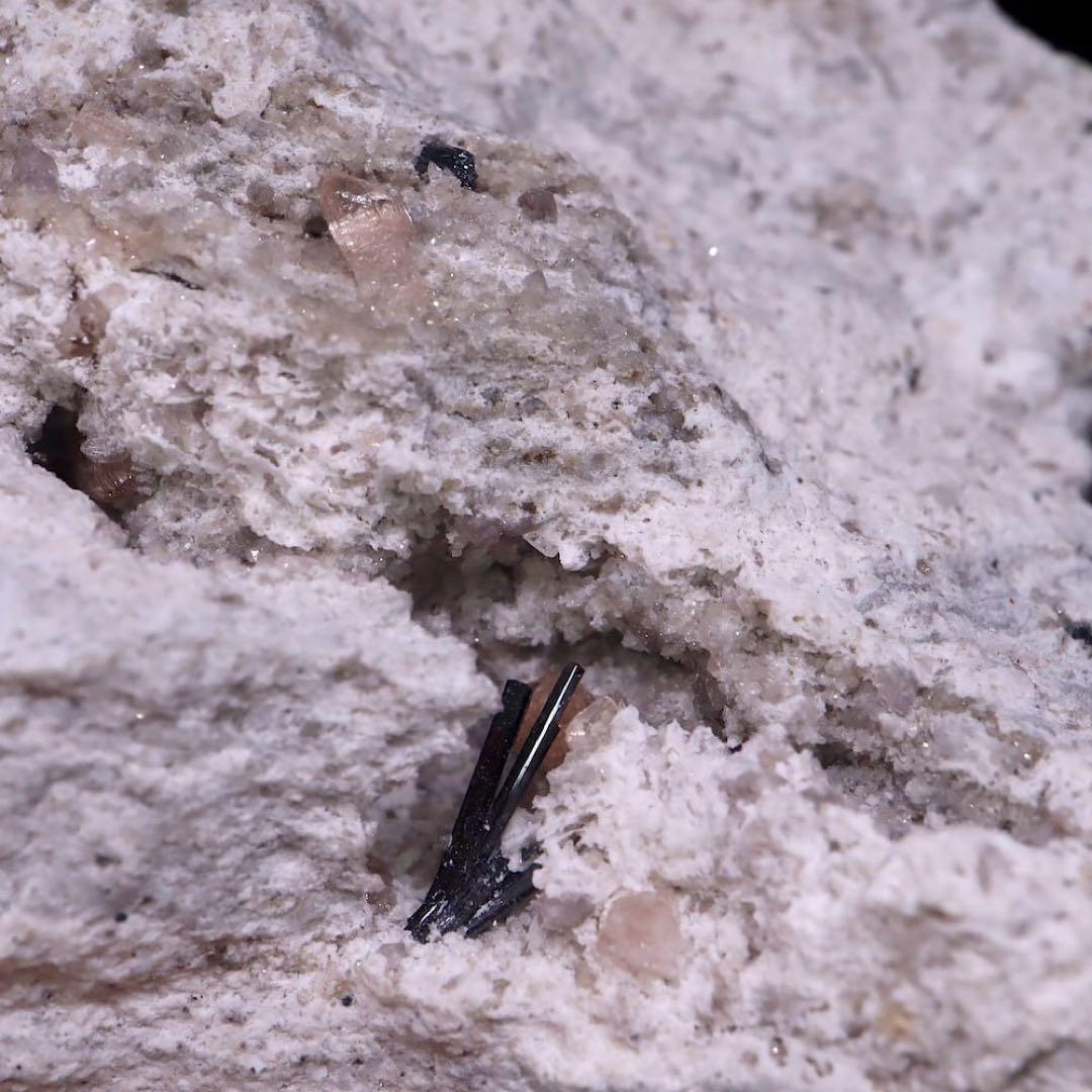 超レア！ピンクトパーズ 236.5g 原石 TZ366鉱物　パワーストーン天然石