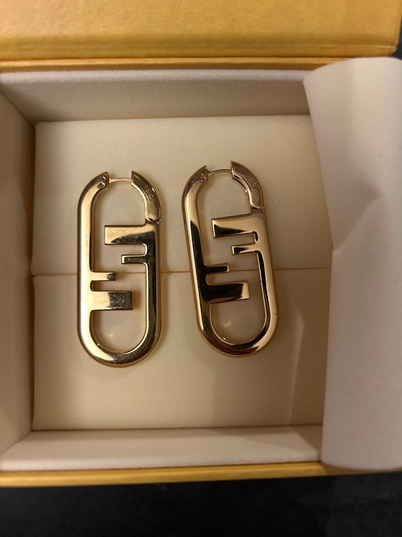 FENDI フェンディ　オーロックシングル　ピアス