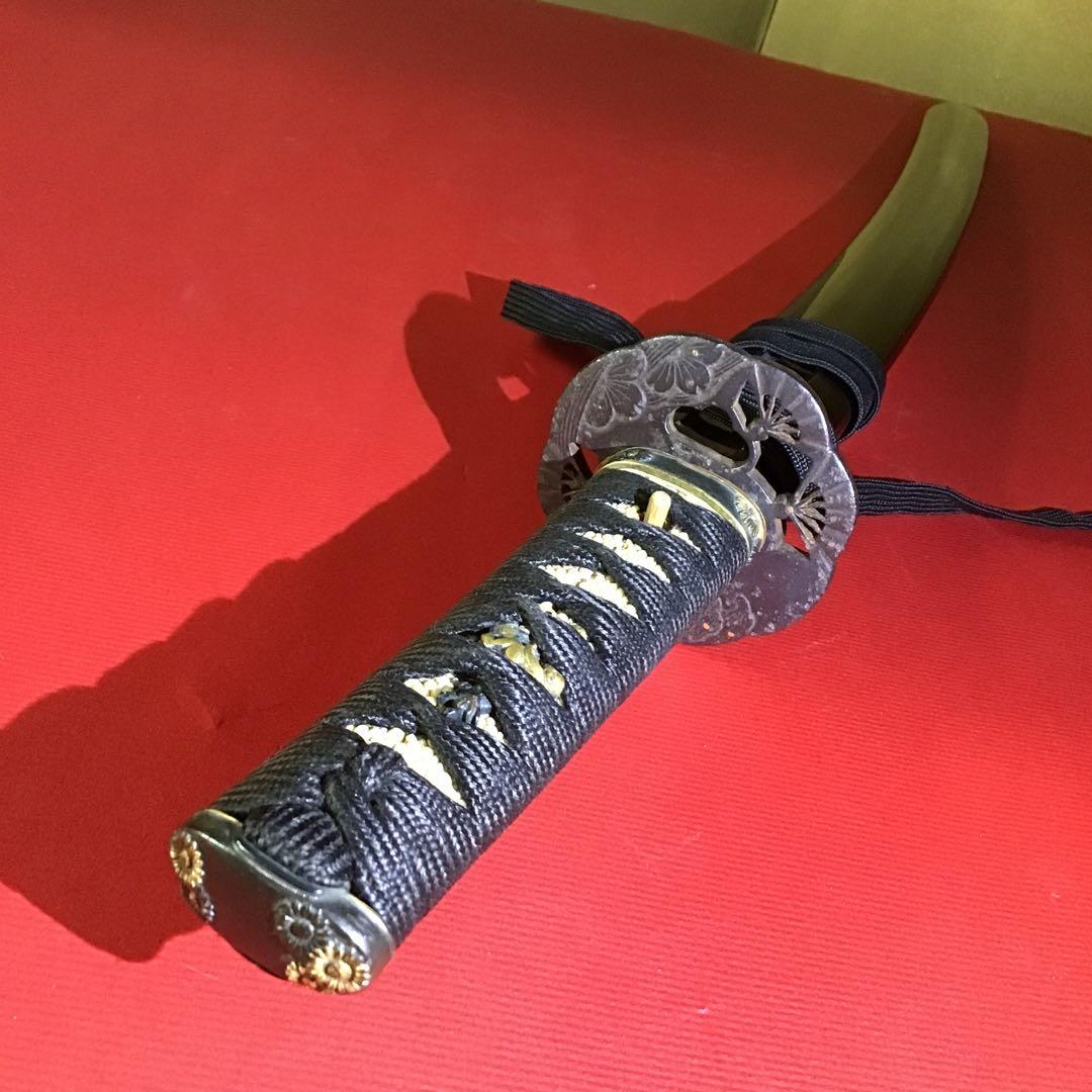 脇差拵　菊花図柄縁頭　鍔桜扇透　繋ぎは木製　　　　　書1