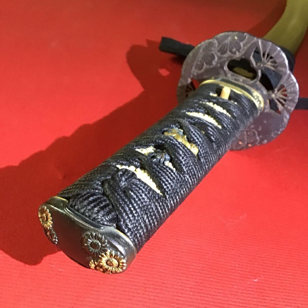 脇差拵　菊花図柄縁頭　鍔桜扇透　繋ぎは木製　　　　　書1