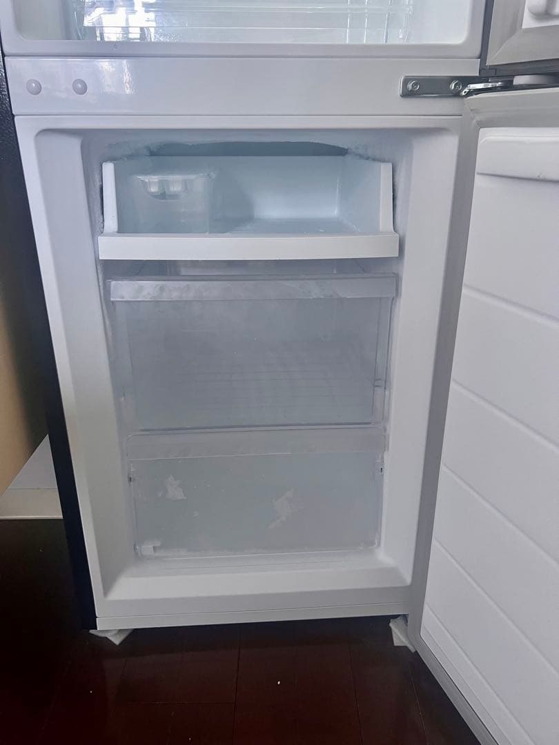 2025年製 ブラック冷蔵冷蔵庫comfee 174L 2ドア 右開き