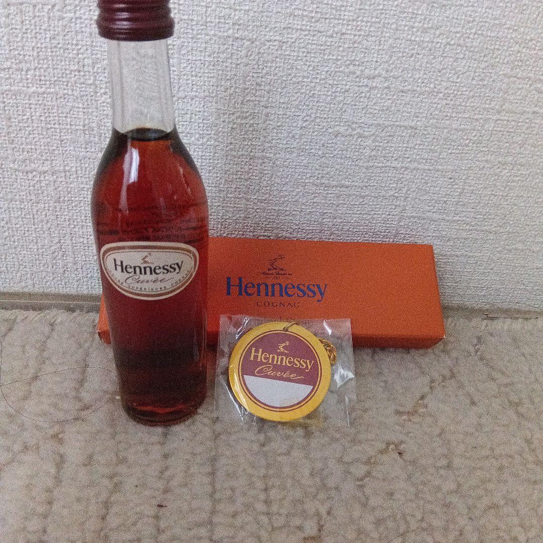 ヘネシー キュベ ミニチュアボトル 50ml（希少古酒・未開栓） とグッズ