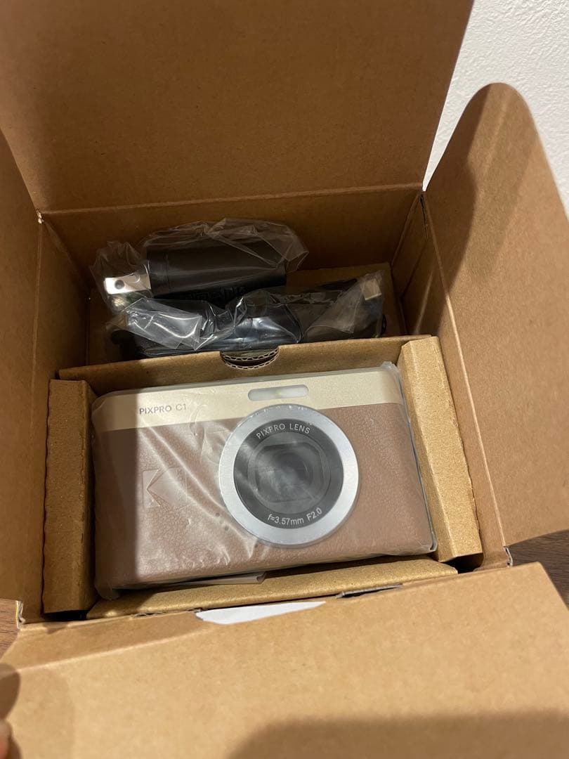 【新品】コダックコンパクトデジカメブラウン　サンディスク　SDカードセット