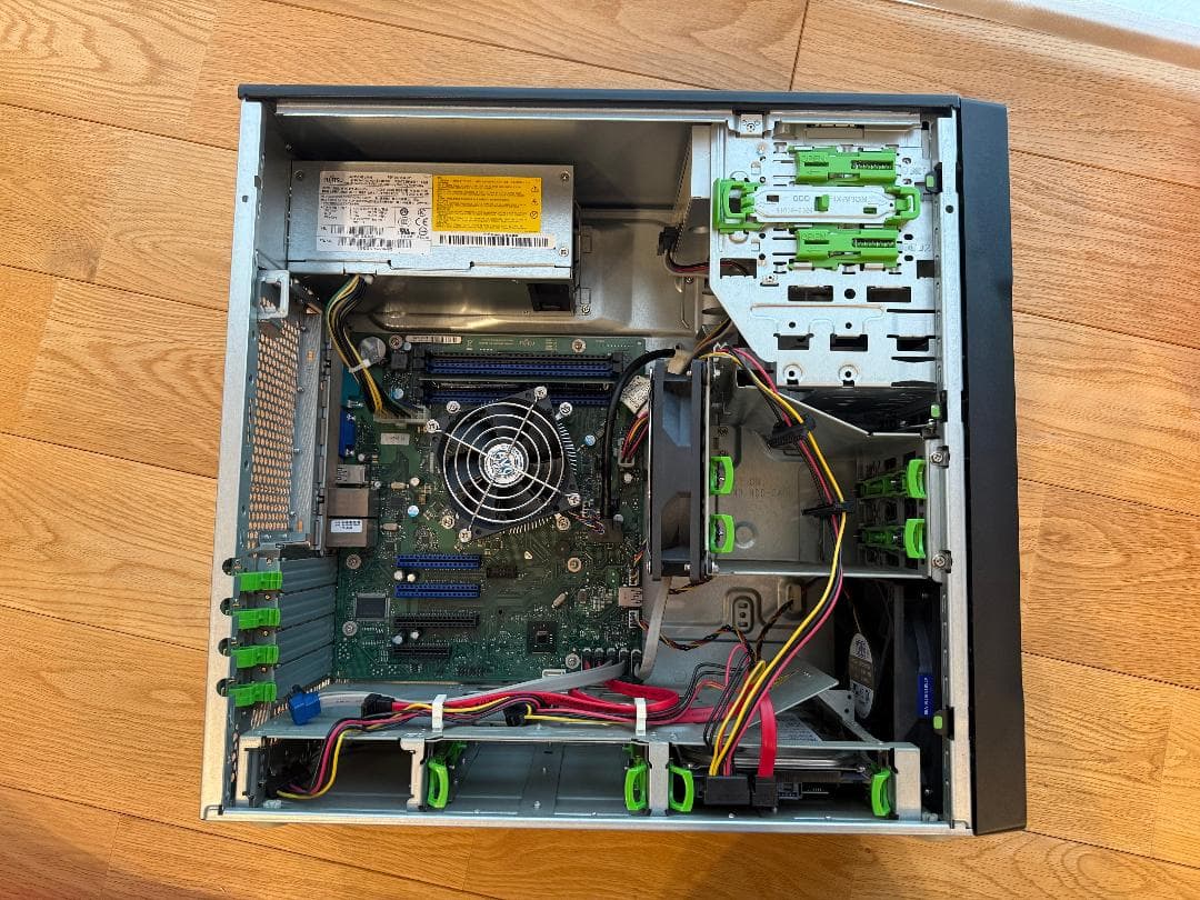 Fujitsu PRIMERGY TX130 M1 サーバー