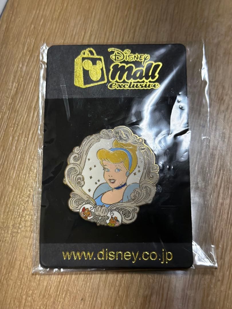 Disney Mall Exclusive シンデレラ ピンバッジ 限定版200