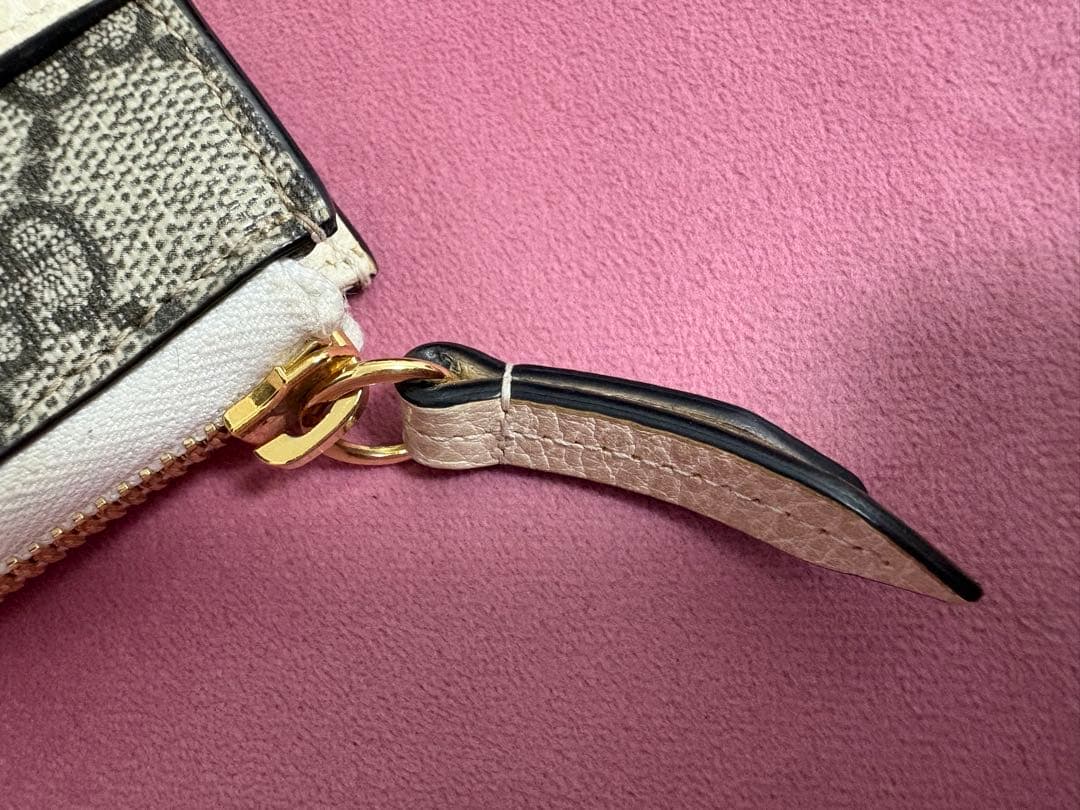 Gucci グッチGGロゴ L字ファスナーミニ財布ホワイト