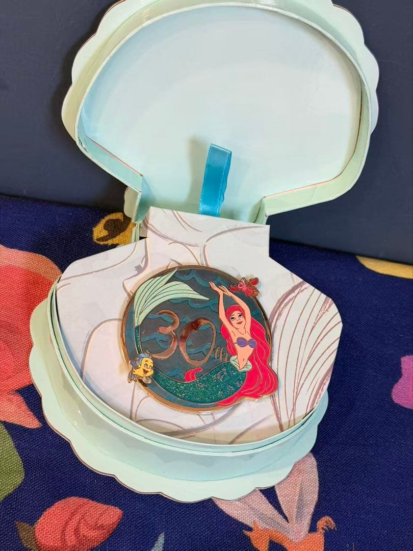 上海ディズニーランド正規品アリエルピンバッジアリエル30周年限数500