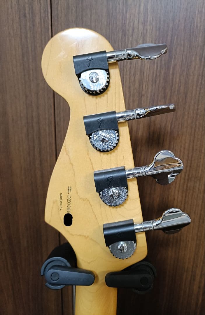 Fender USA American Deluxe プレシジョンベース