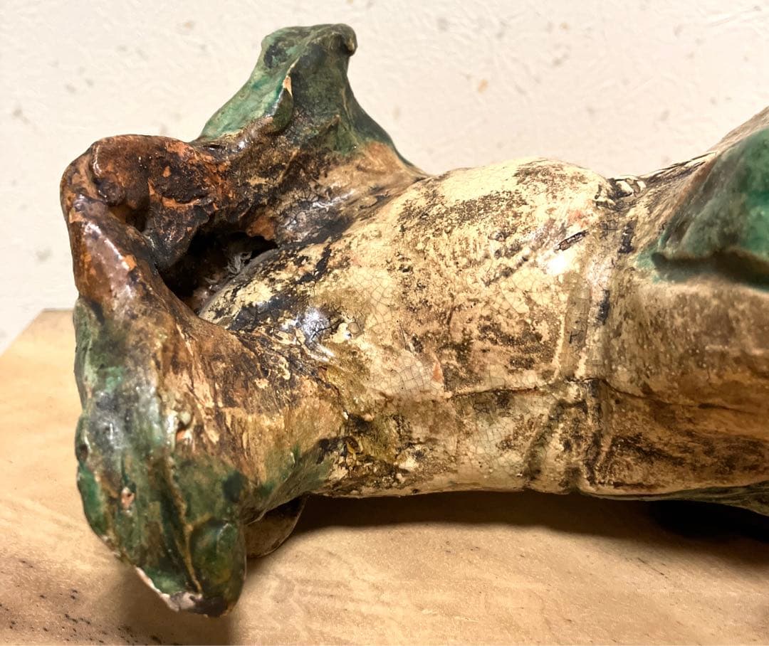 古い焼き物　踊る人物