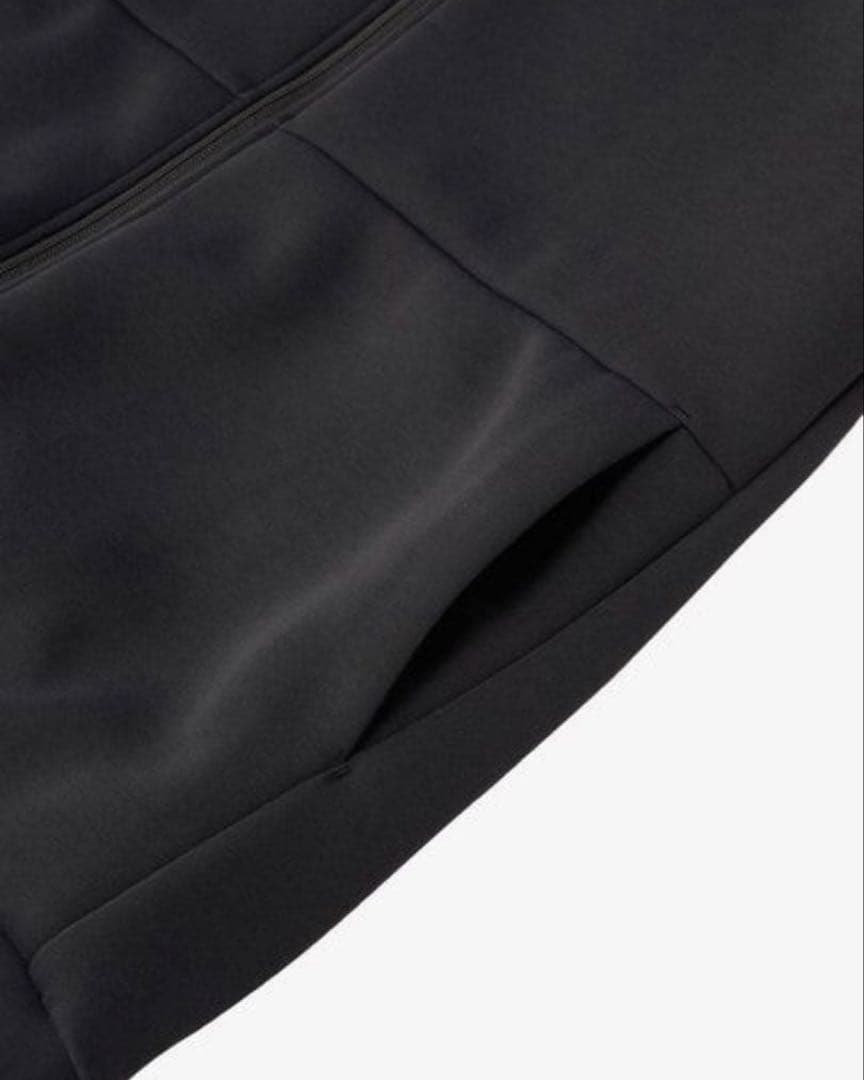 2026年新春SALE・新品L✅リバーシブルテックエアーフーディ