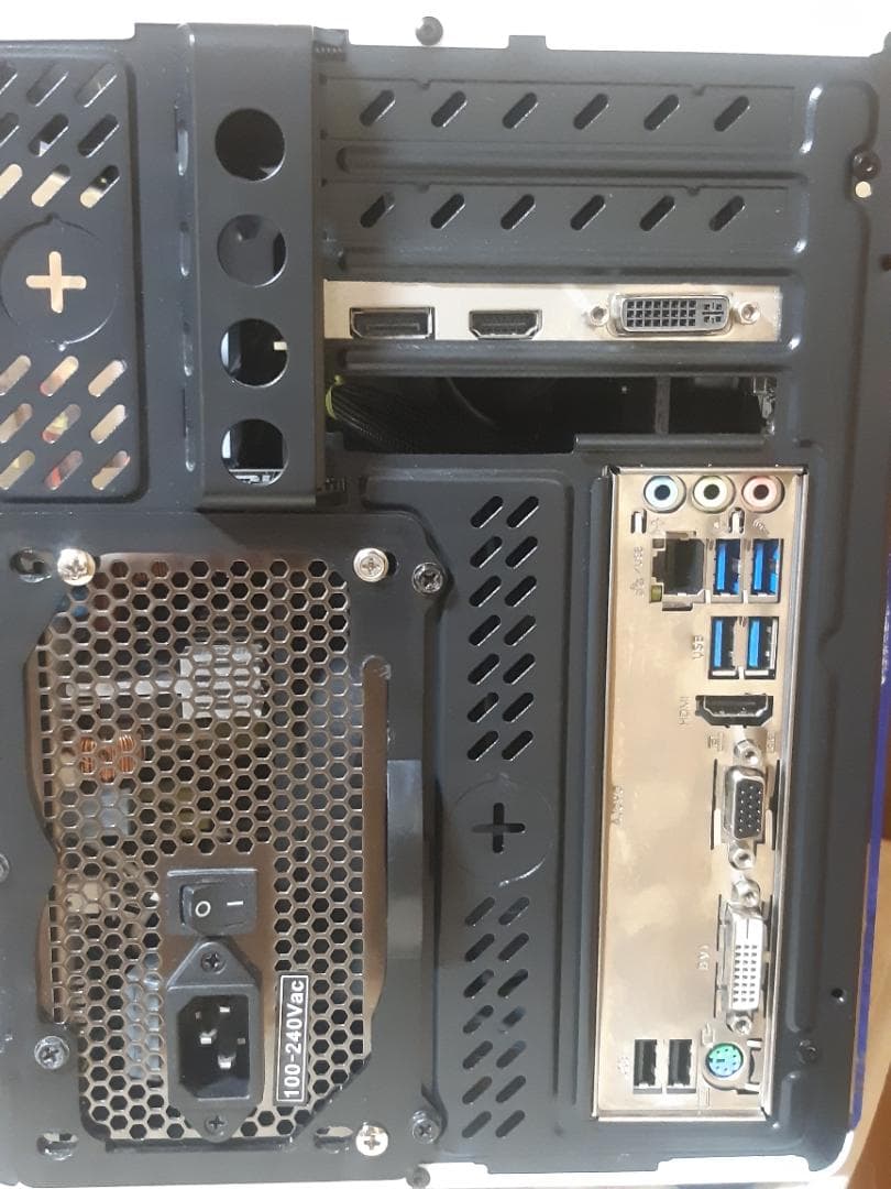 自作PC　RYZEN5 2600・8GB・256GB・GTX645・WIN11