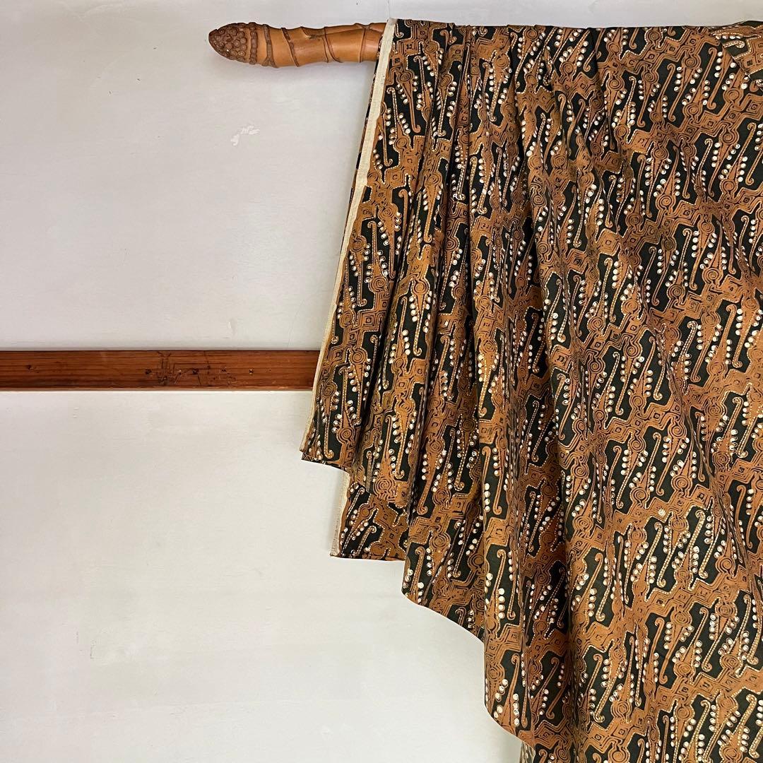 推定20世紀半ばに製作されたold batik ／手描き／伝統柄／藍ソガ染め