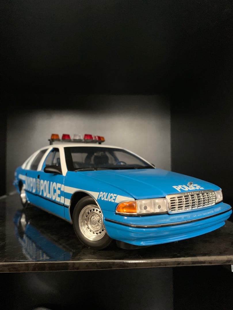 希少1:18シボレー カプリスNYPD