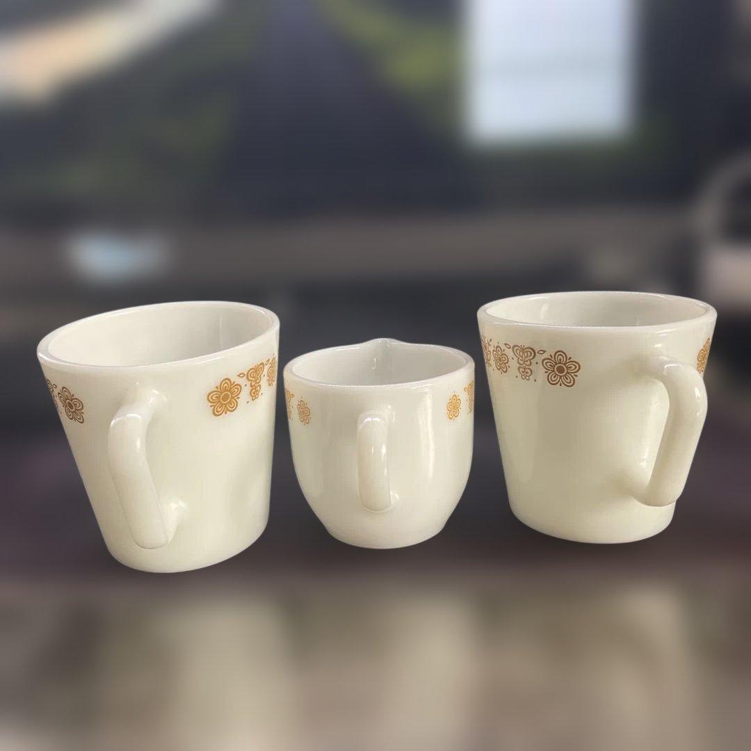 パイレックス　　　バタフライ　　　　　　　　マグカップ2個 クリーマー1個