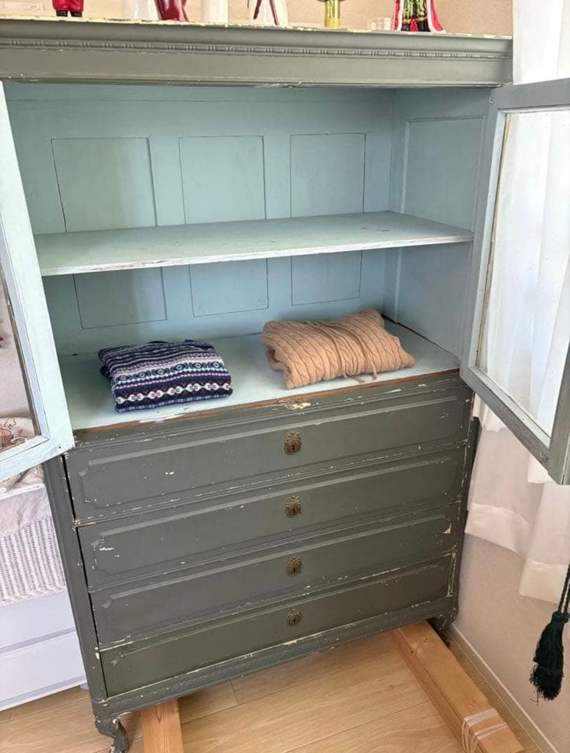 フランスアンティーク家具　 グレーのキャビネット 4引き出し付き