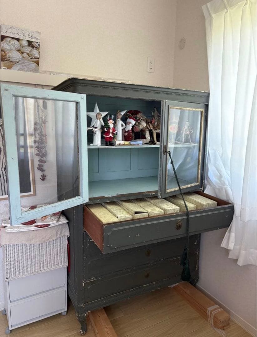 フランスアンティーク家具　 グレーのキャビネット 4引き出し付き