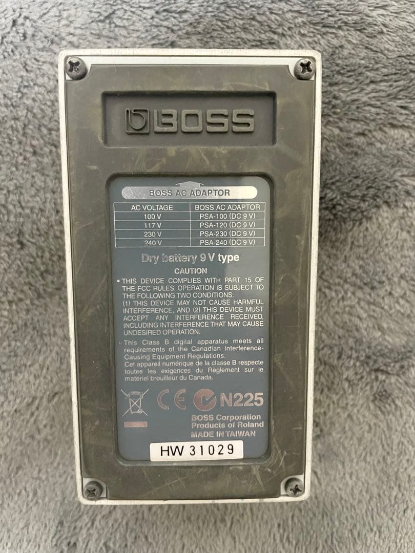 // BOSS デジタルディレイ DD-3 Delay Pedal //