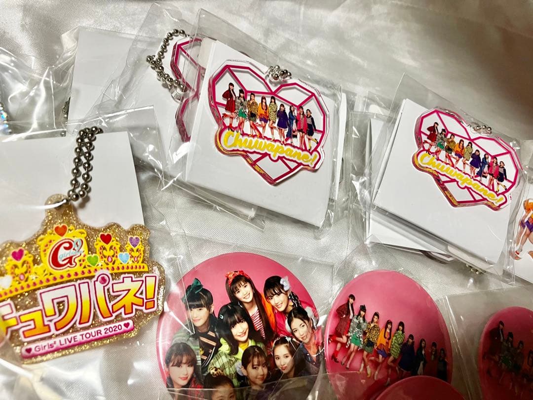 girls2☆缶バッジ&アクリルキーホルダー84個まとめ売り【おまけあり！】