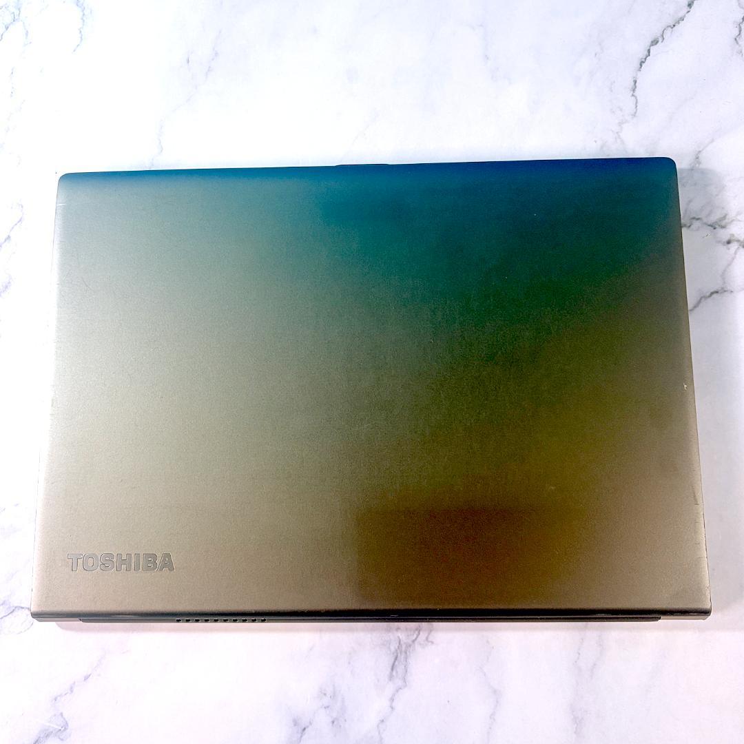 軽量コンパクト・SSDで快速★カメラ・オフィス付・Win11・ノートパソコン