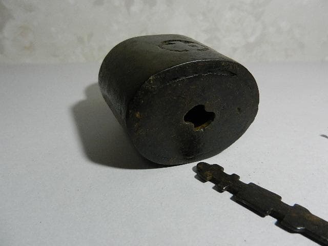 古い希少な鉄道錠前その１（ボディーに「滿鐵」マークと思われる刻印）