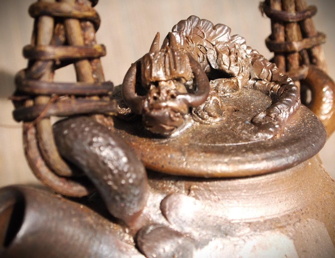 新品★竹内靖之【師：山本陶秀】★☆備前龍摘み籐手付き面取り土瓶