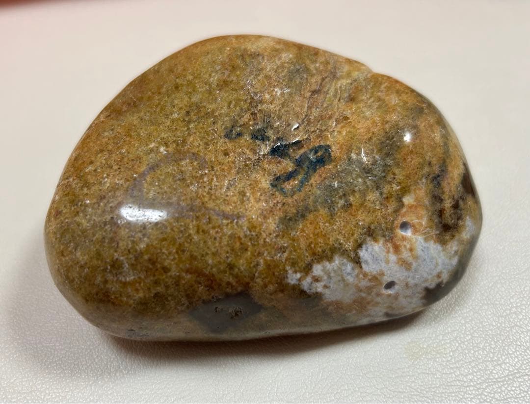 天然石　翡翠 原石 627g