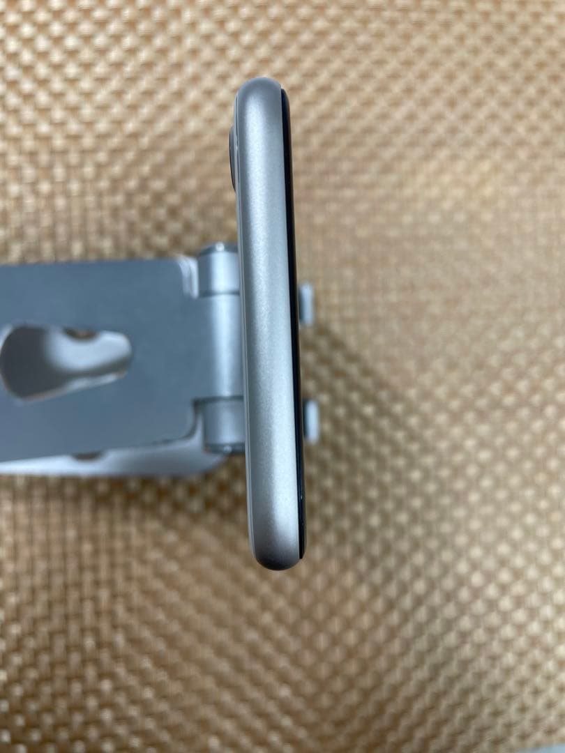 iPhone SE 第3世代 128 GB スターライトSIMフリー【5112】