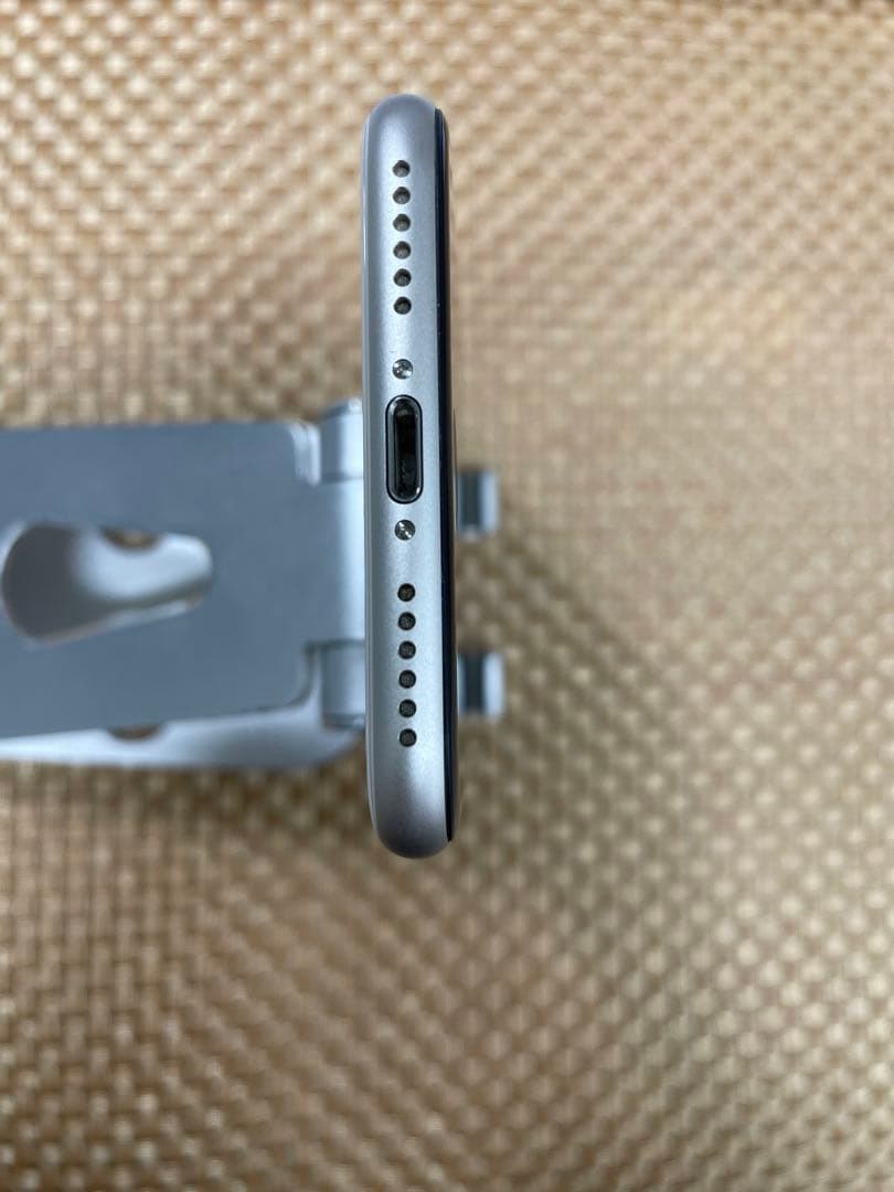 iPhone SE 第3世代 128 GB スターライトSIMフリー【5112】