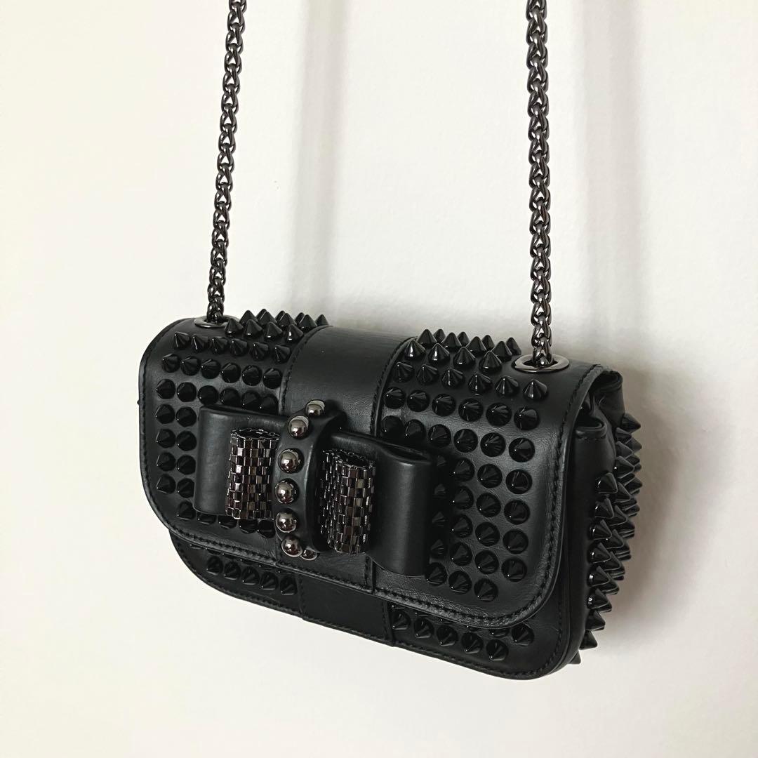 美品クリスチャンルブタン スイートチャリティ レザースタッズショルダーバッグ