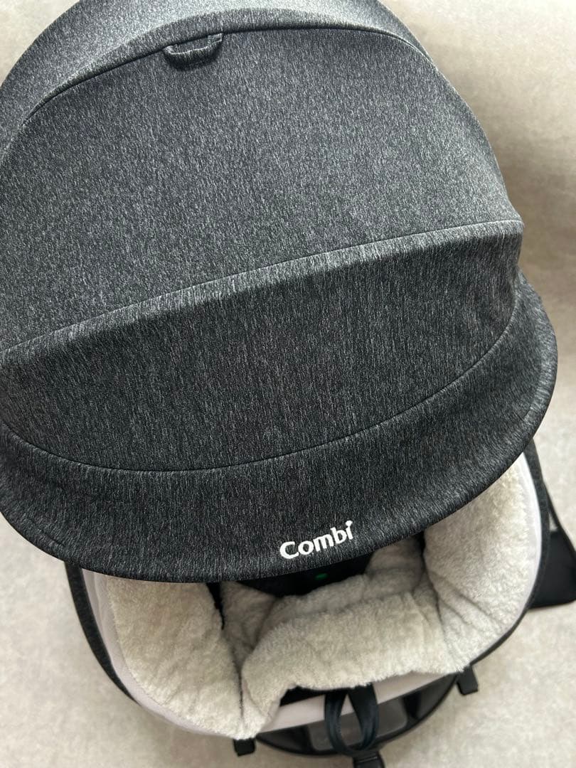 Combi 回転式チャイルドシート ブラック/グレー