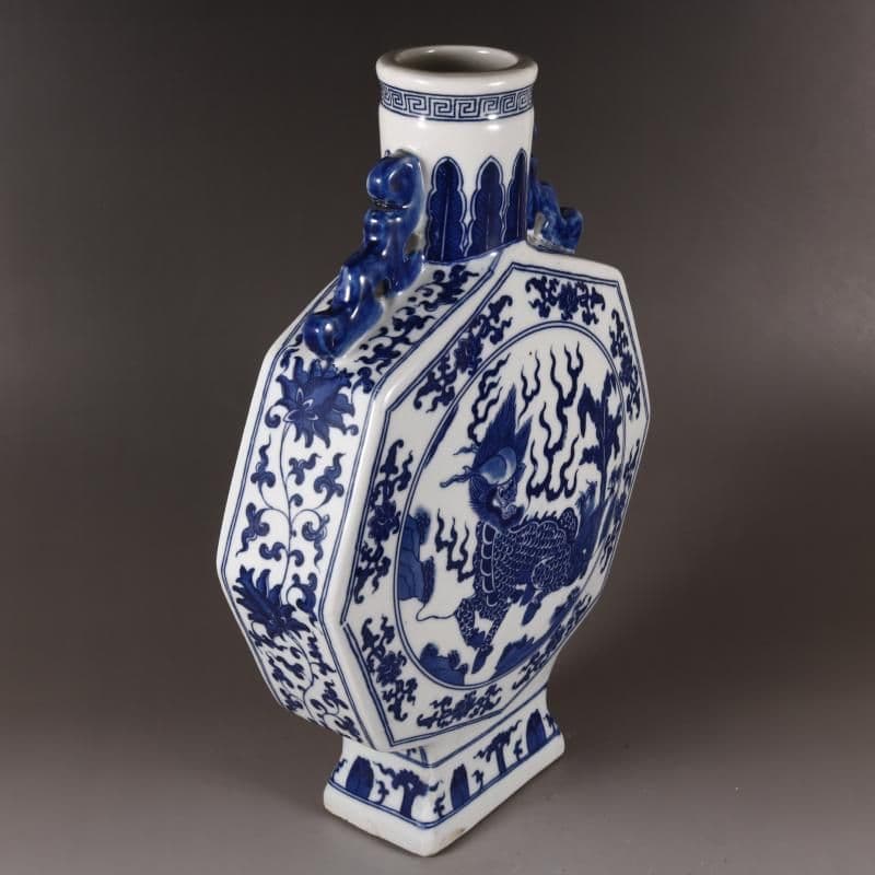 清乾隆青花麒麟紋抱月扁瓶 景徳鎮 陶磁器 装飾品 現代工芸品美術品 置物