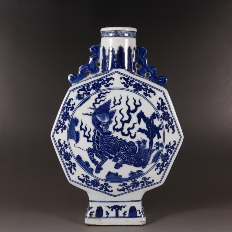 清乾隆青花麒麟紋抱月扁瓶 景徳鎮 陶磁器 装飾品 現代工芸品美術品 置物