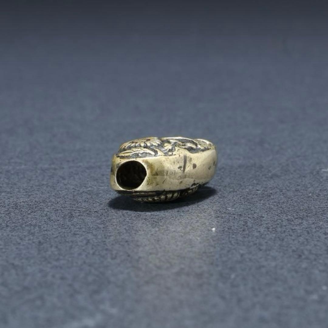 緒締め玉　菊透かし　提げもの　金属　R1647