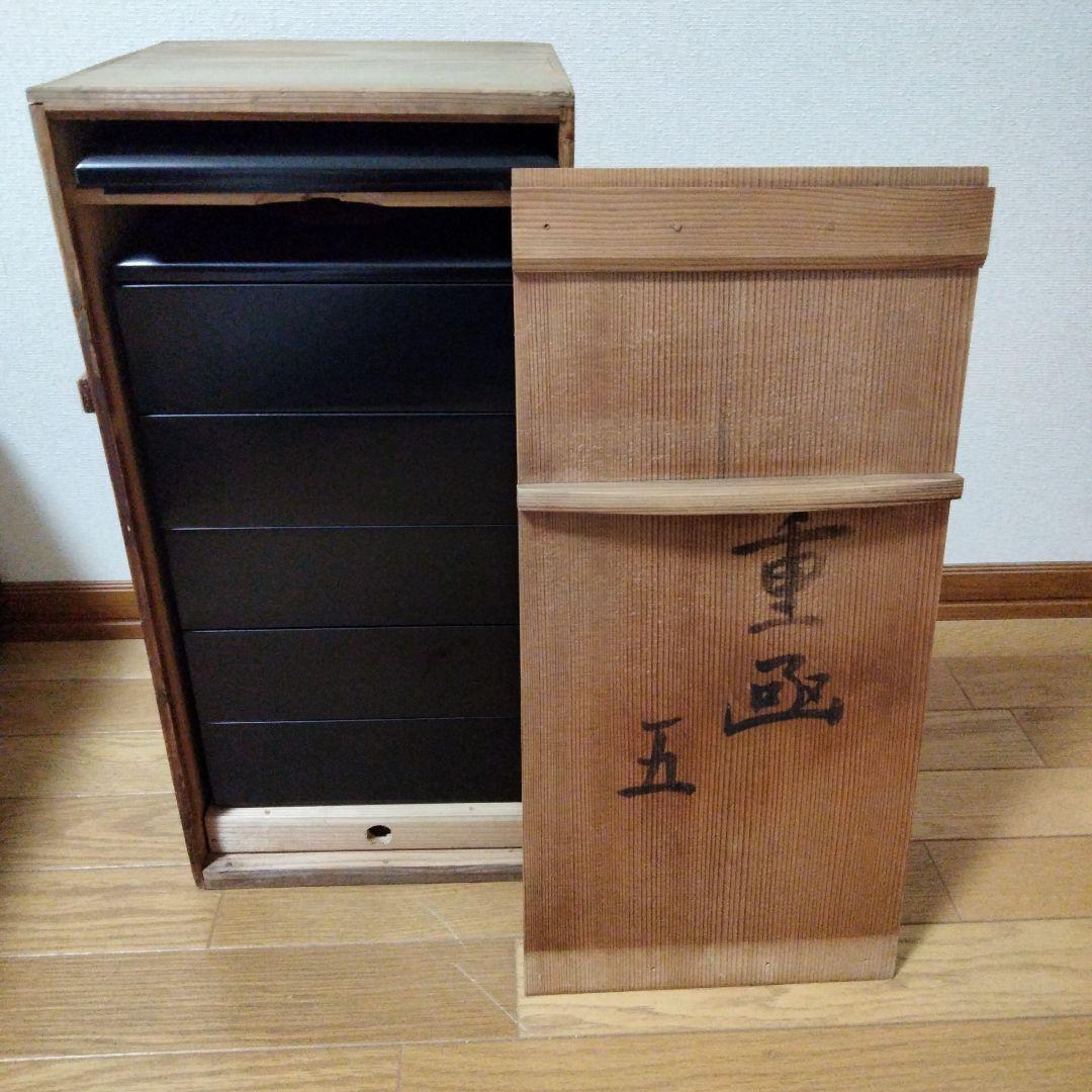 【家紋入り(剣片喰けんかたばみ）】漆塗り五段重箱　共箱