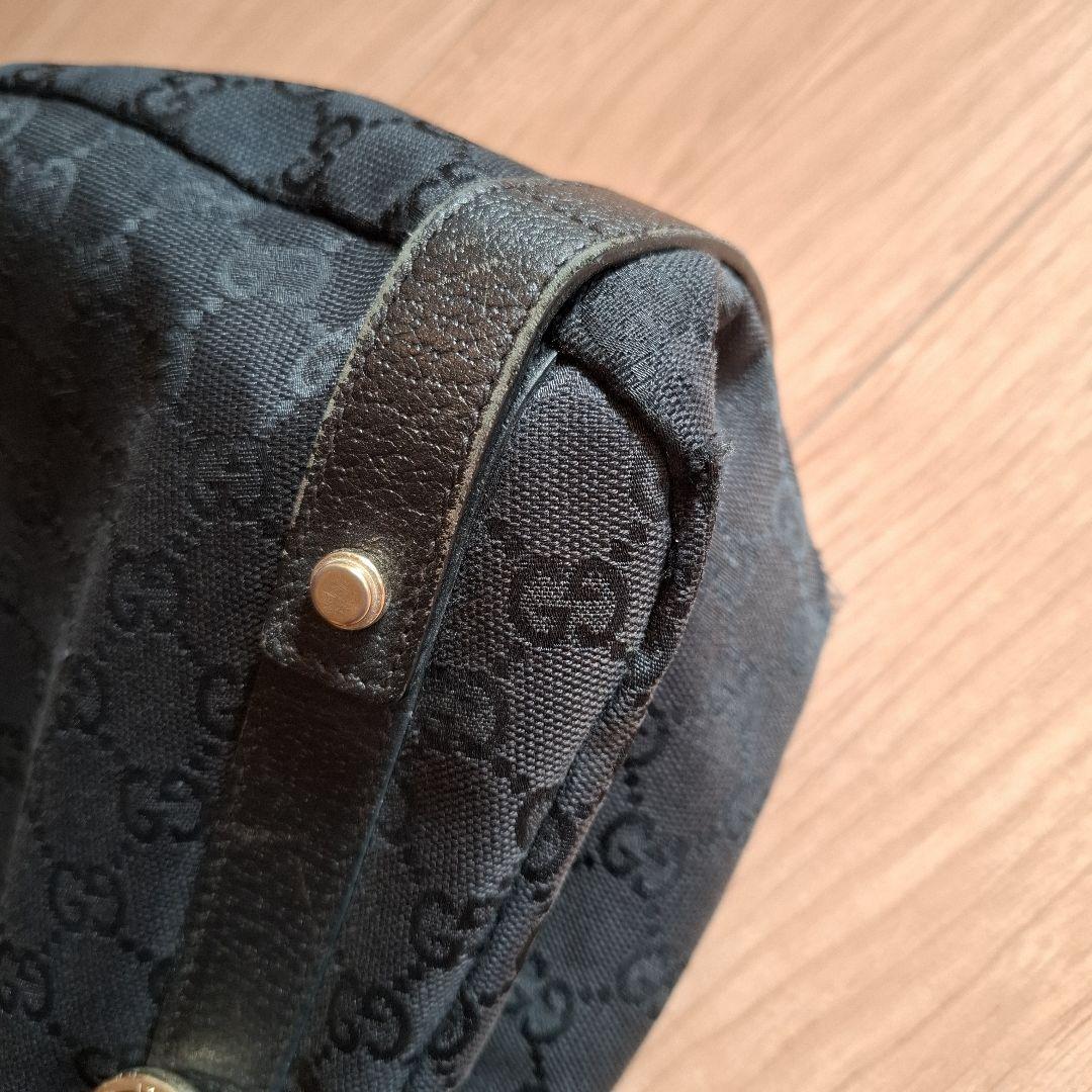 GUCCI　GGパターンブラックハンドバッグ