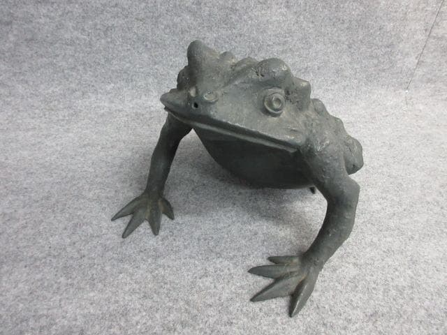 古銅銅製がまがえる置物 [B25868]水を出すことが出来る