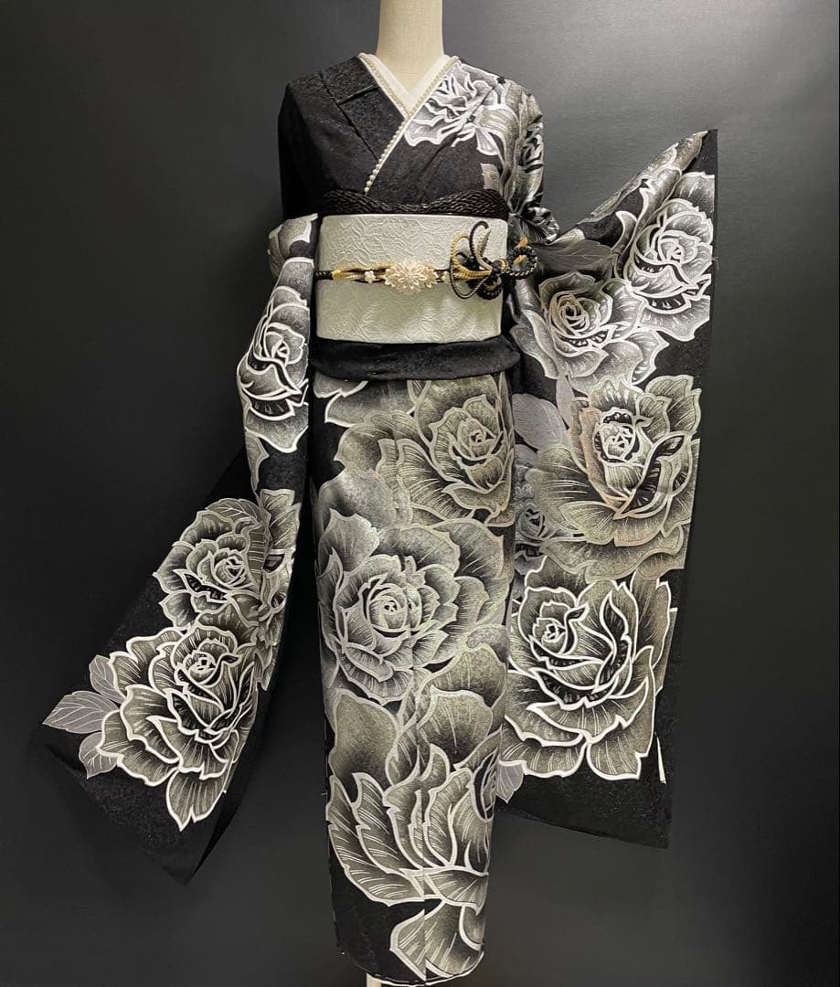 豪華絢爛金彩振袖【振袖・訪問着に◆薔薇】薔薇 黒 銀 白