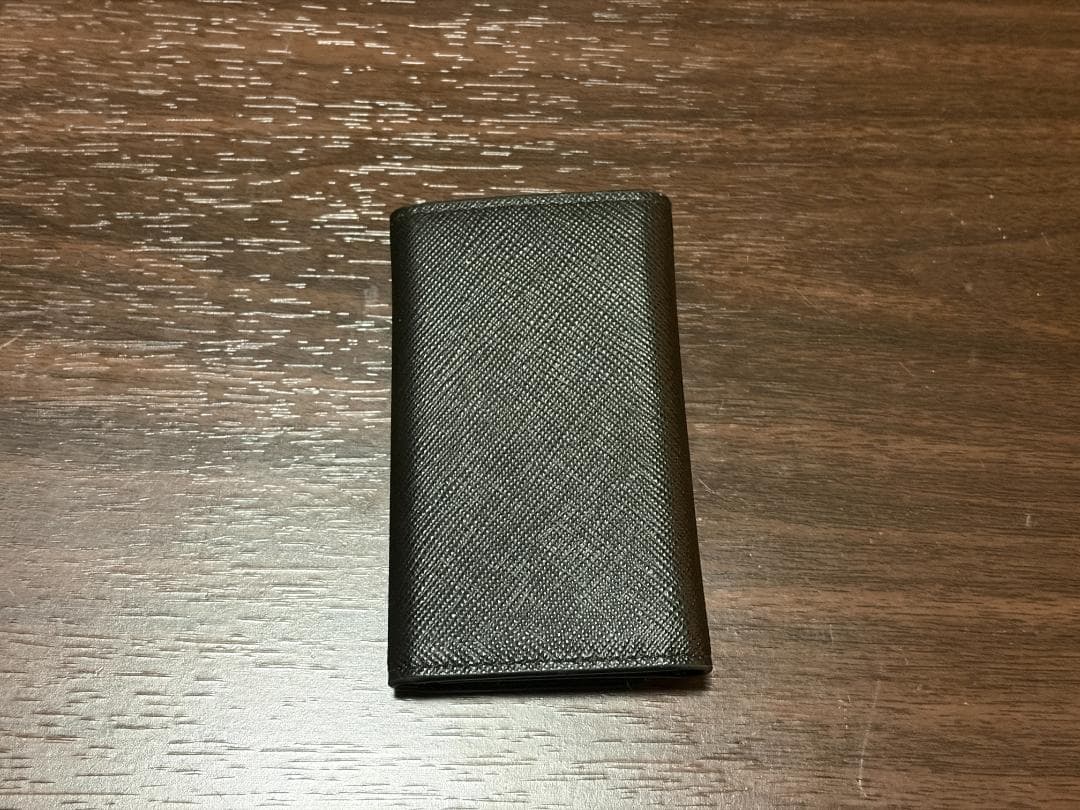 【極美品】PRADA 6連キーケース サフィアーノ オールブラック 金具黒