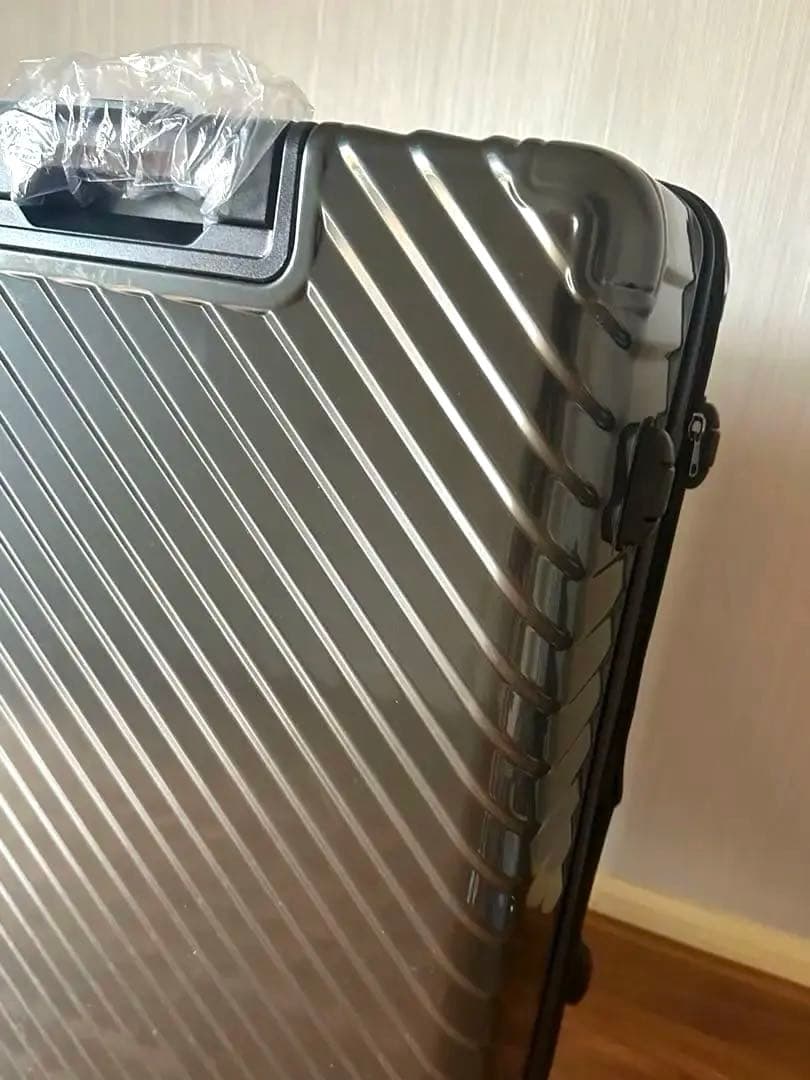 大きめ黒スーツケース