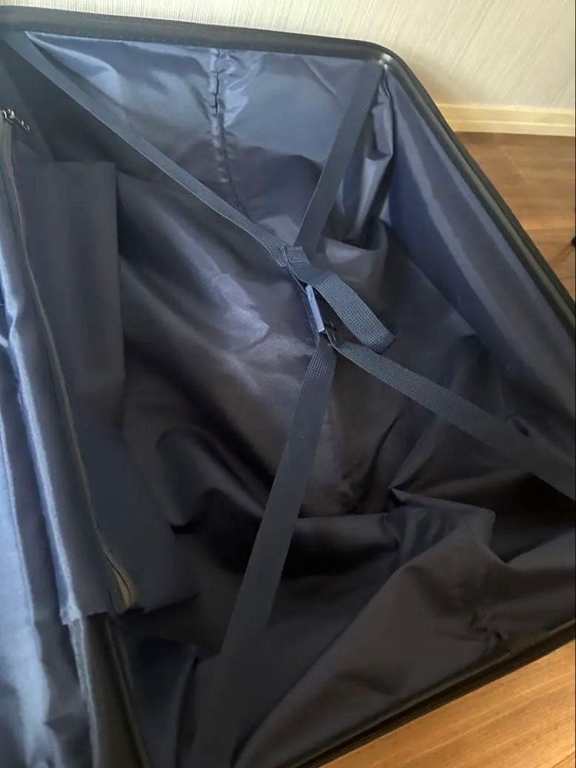 大きめ黒スーツケース