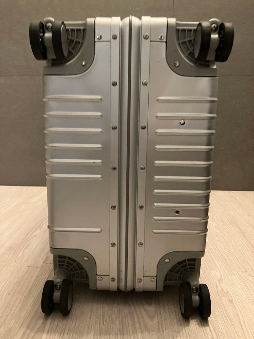 【最終価格】イノベーター　スーツケース　アルミ　70L　INV5811