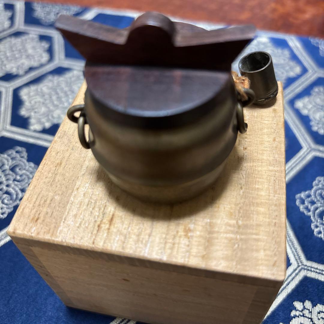 鶴彫刻の金属製器とスプーンセット