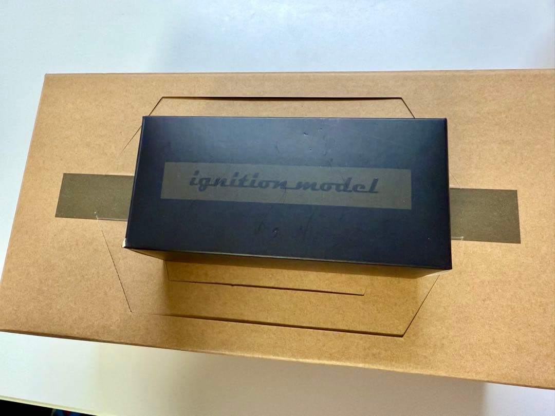 イグニッションモデル1/18 リバティーウォークR35エンジン付き