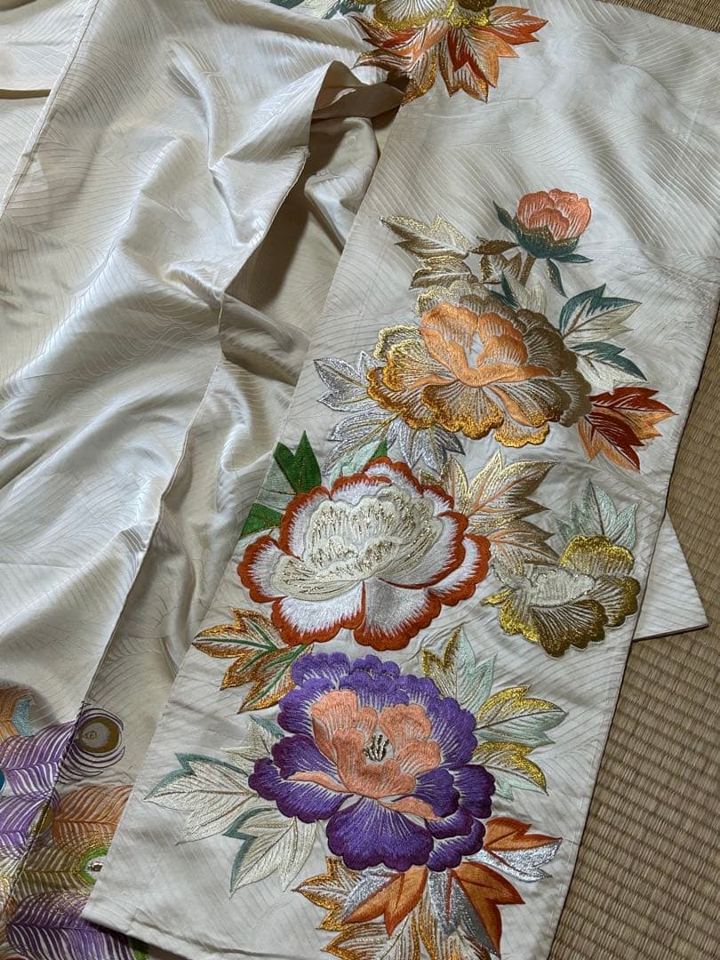 豪華絢爛　アンティーク振袖　昭和レトロ　刺繍　孔雀　鳳凰　鶴織　牡丹　エクリュ