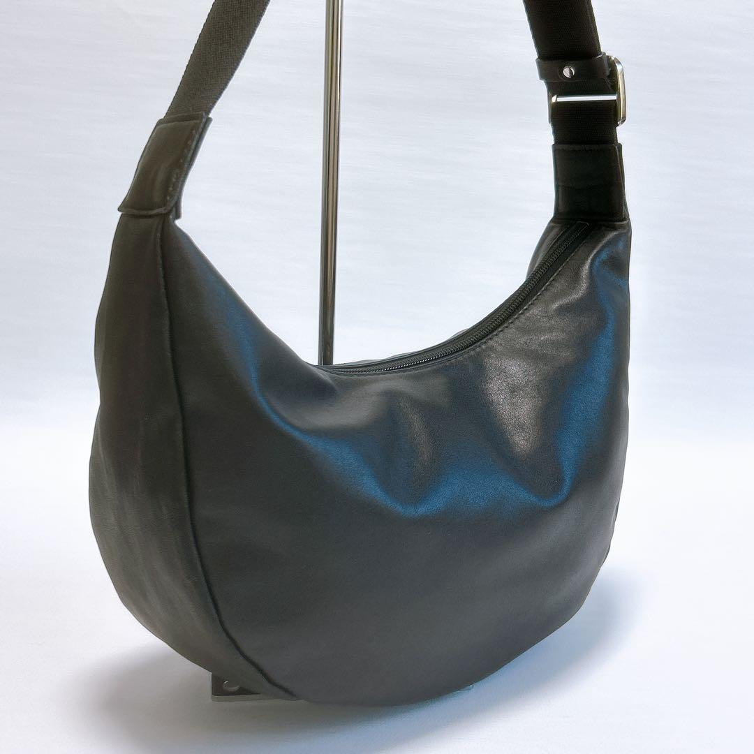 現行✨大人気✨russet ラシット ソフトレザーラウンドショルダーバッグ 黒